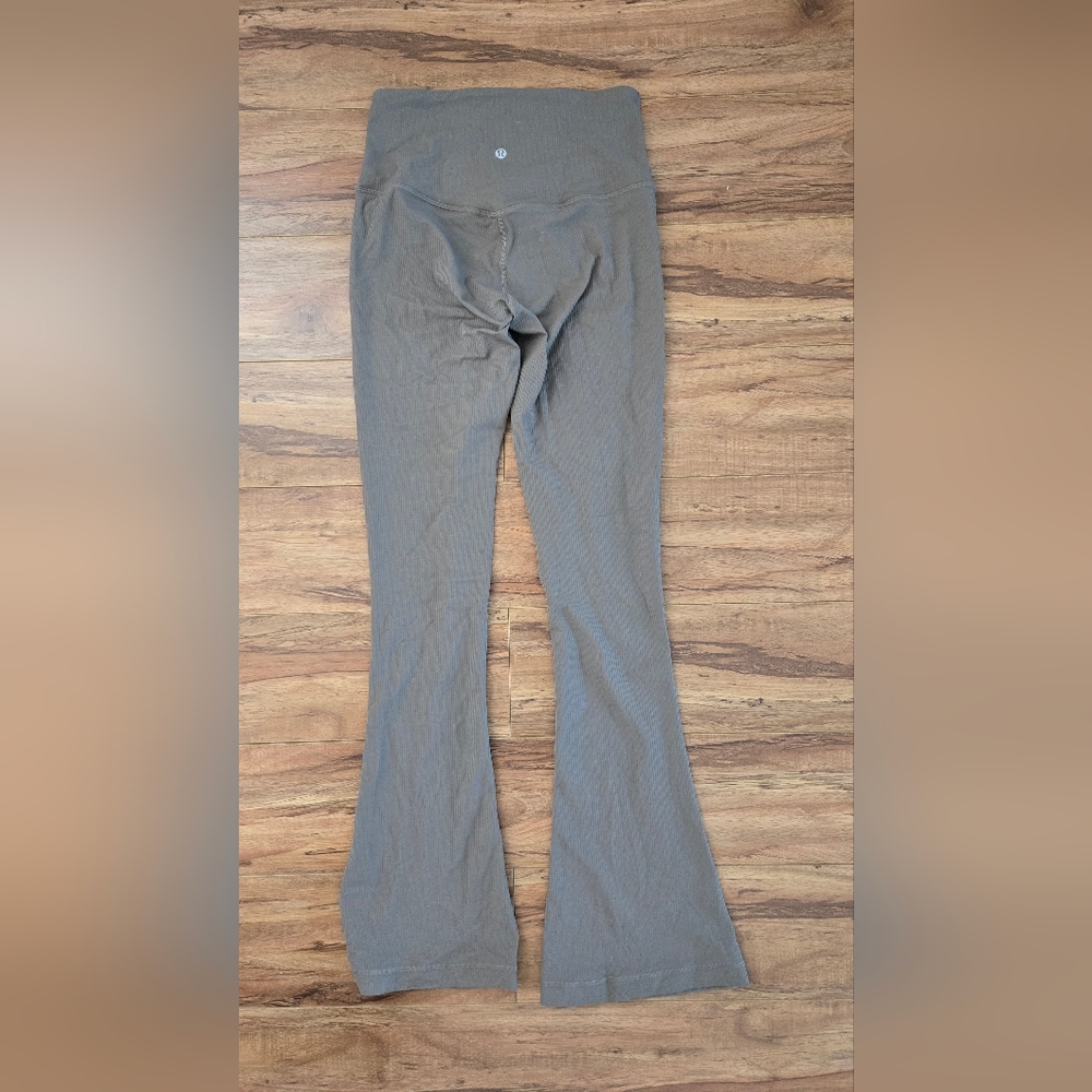 Lululemon athletica Taupe Ribbed Wide Leg Leggings size 6 - Picture 2 of 4